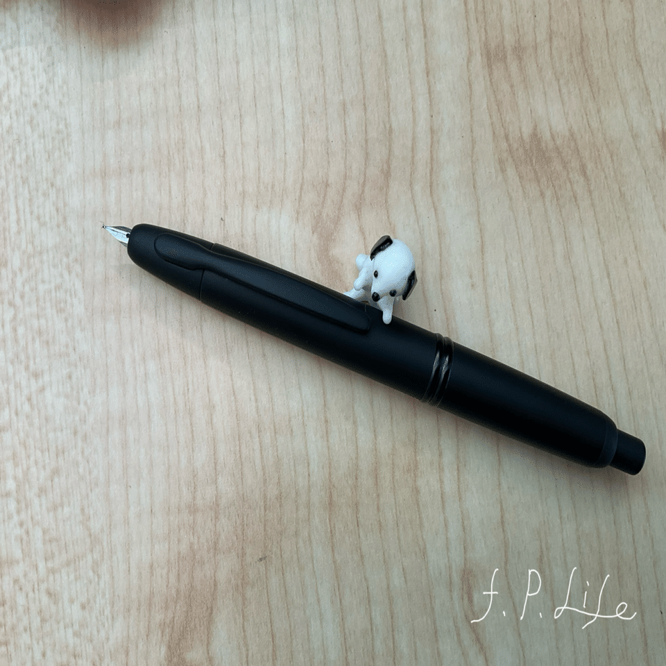 キャップレス沼。黒軸の美に溺れる #41｜りい ~ first-penlife ~