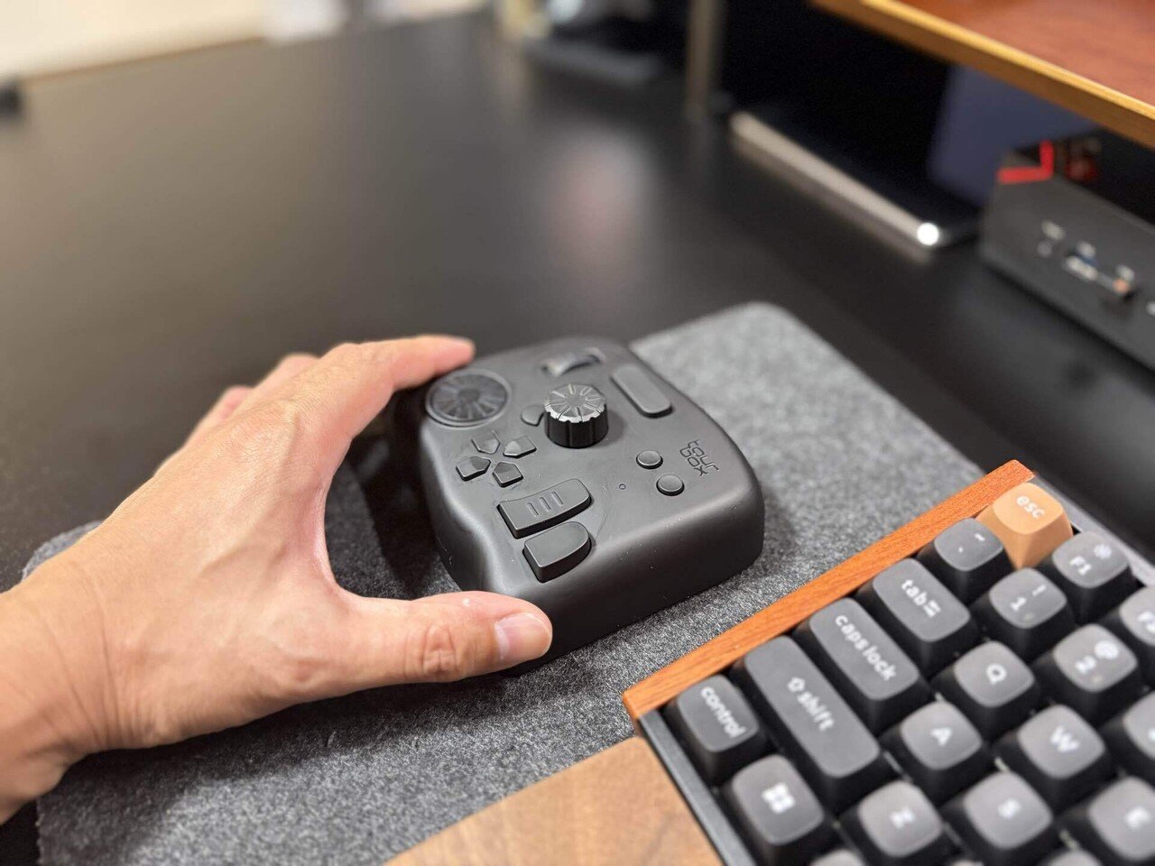 手放せなくなる魔力】TourBox EliteがあなたのPC作業を爆速化！もう