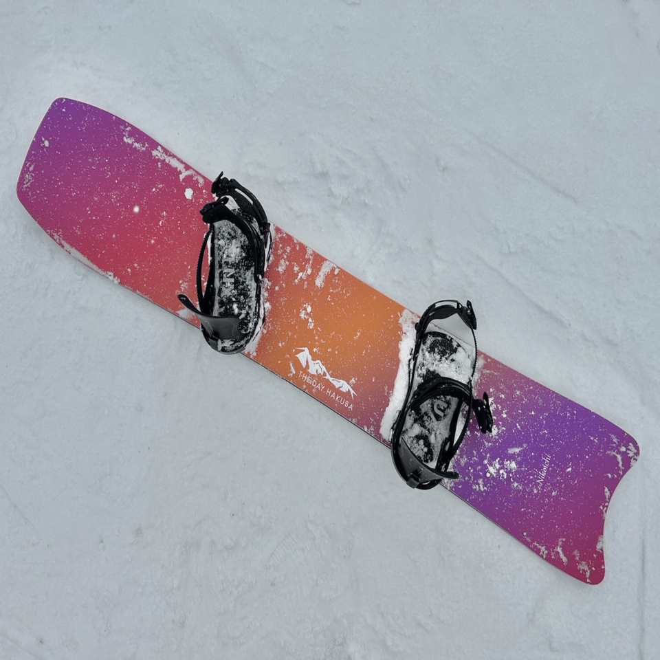 HAKUBA Special ピンク スノーボード 来期販売】極相の森を滑る白馬スペシャルモデルは完結へ｜佐藤敦俊_