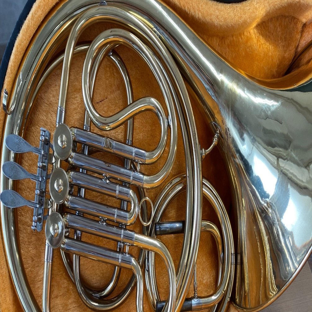 更新2025年9月18日）母校の吹奏楽部に眠っていた謎のホルンの正体は