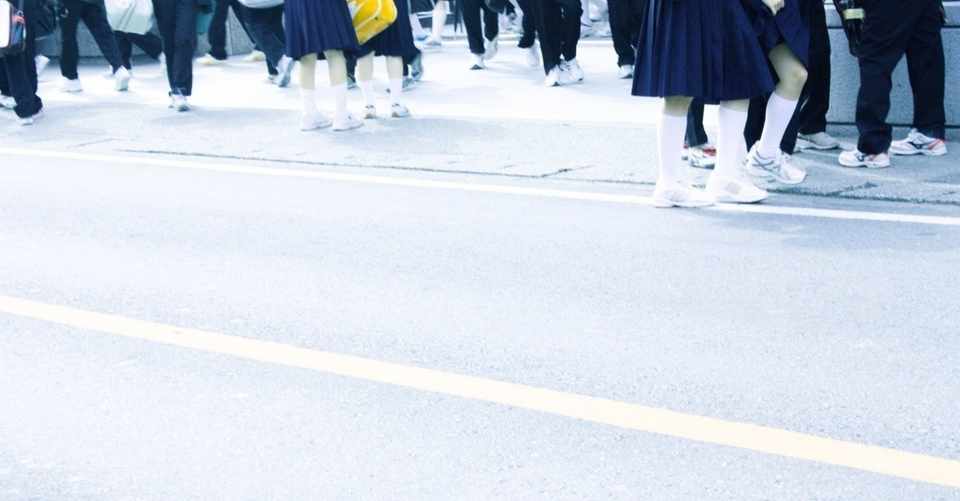 ビジネスにコミットする中学生 下ネタでゲラゲラ笑う中学生 ぴっぴ Note