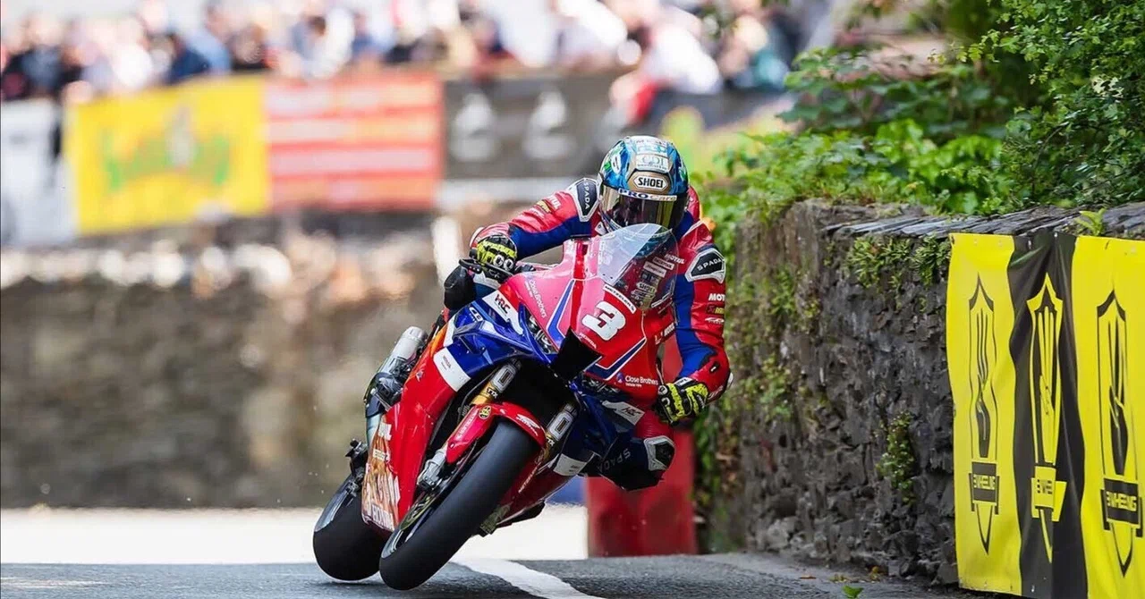 HondaブリテインTTレース101勝記念1959-1999年 ブルゾンメンズ 昨年からHonda Racing UKで走るDean Harrisonが2025年のTTで5度目のWin