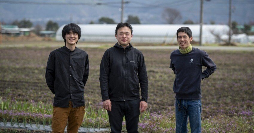 ルッコラページ ゆっくりしよう”を食で届けたい。ルッコラとくるみのソースができる
