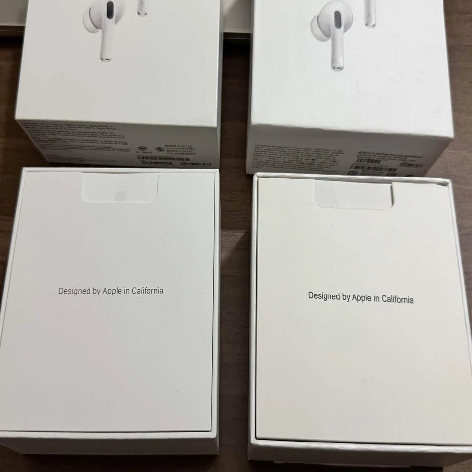 AirPods Pro 第2世代 本体 ホワイト 充電ケース付きと左耳のみ【公式通販】