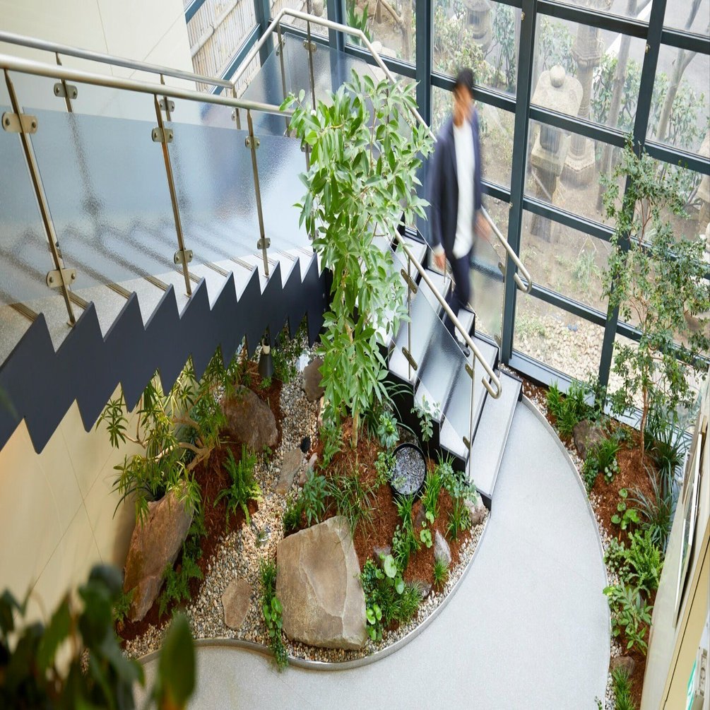 自然に学び、創り上げた「源庭」 箱根植木 本社エントランス｜parkERs