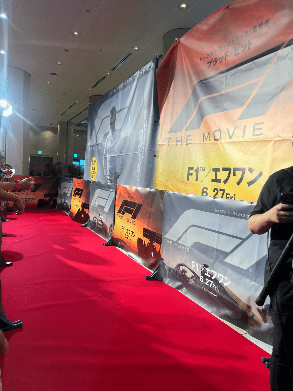 F1 ブラピ サイン 舞台挨拶 レッドカーペット レカペ ブラッドピット 映画「f1」舞台挨拶&レカペ】ブラピに会えた日😭💖|nano