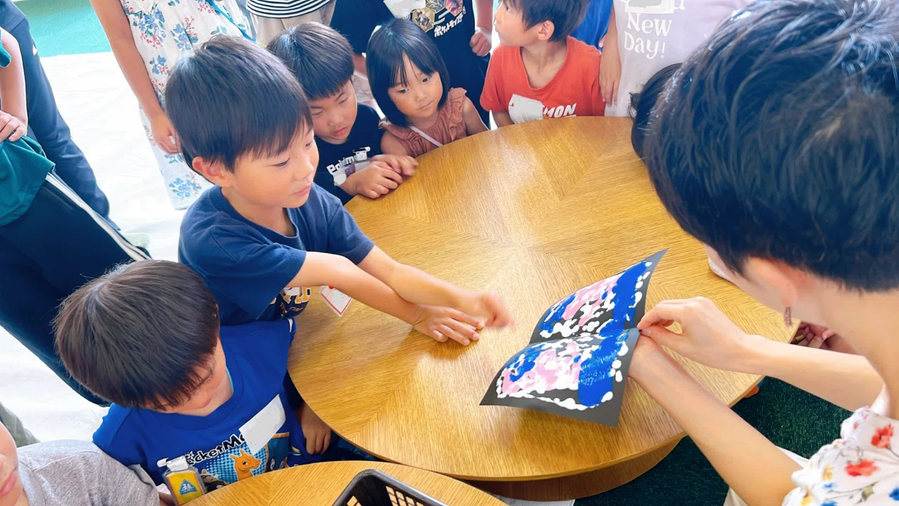 デカルコマニー🎨」出張Atelier for KIDs×須崎小学校｜Rin-Atelier for