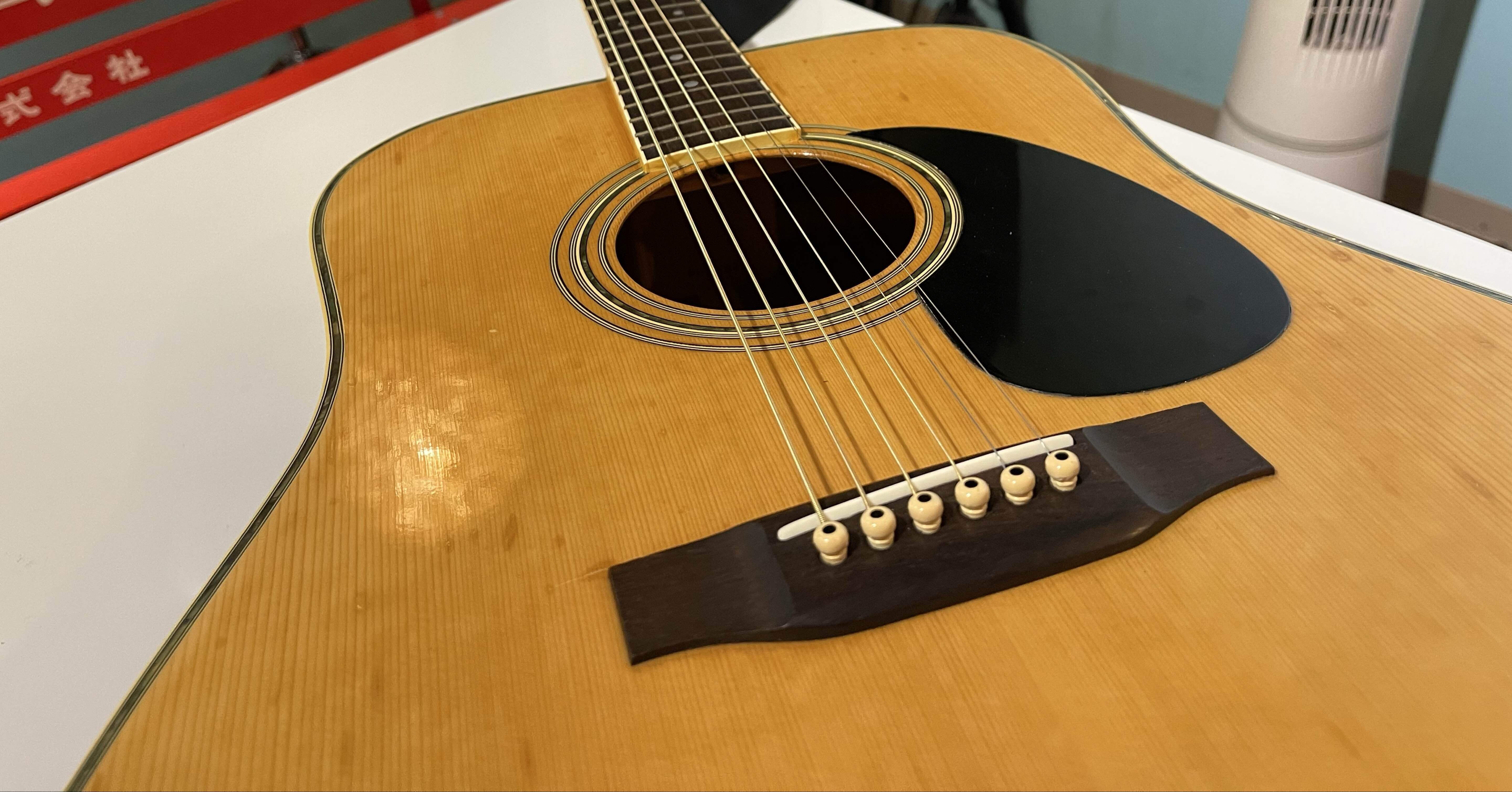 ハードオフめぐりの愉悦、そして4444円の大あたりギターとの出会い