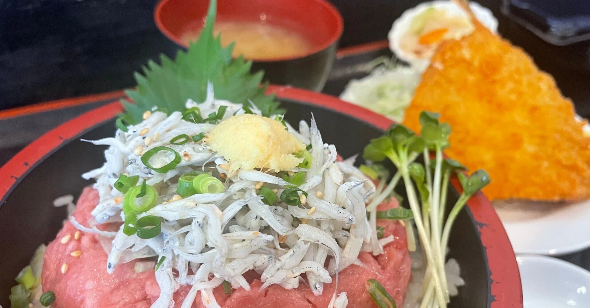 まる わ 食堂