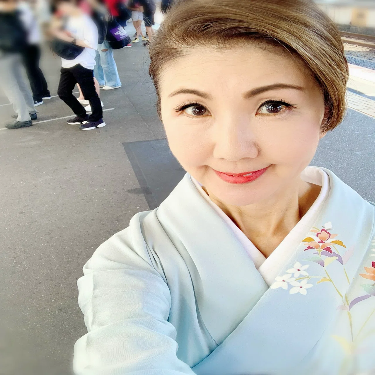 酷暑の中、JR京都駅へ向かっています！入場無料！初音工房の着物ショー