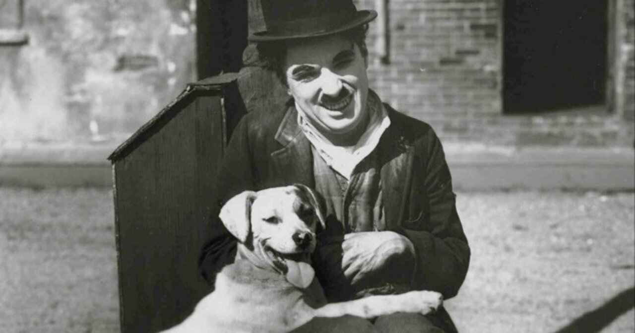 インフィニティスタチューチャールズ・チャップリン 『犬の生活』