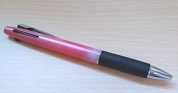 オレンズネロ0.5mm栃レッドスタビライズド 待望のゼロゴ登場！芯が折れないオレンズネロ0.5の影には