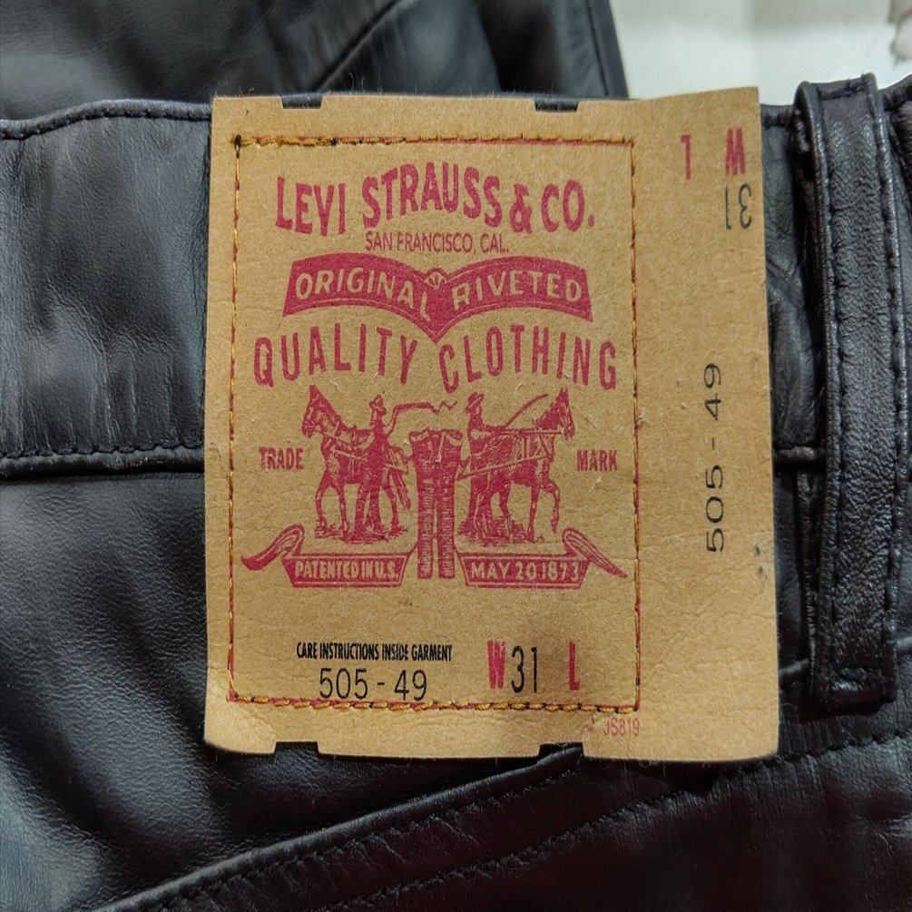 Levis🐎のレザーパンツ🖤Horse Hide Black Leather Pantsをレスキュー