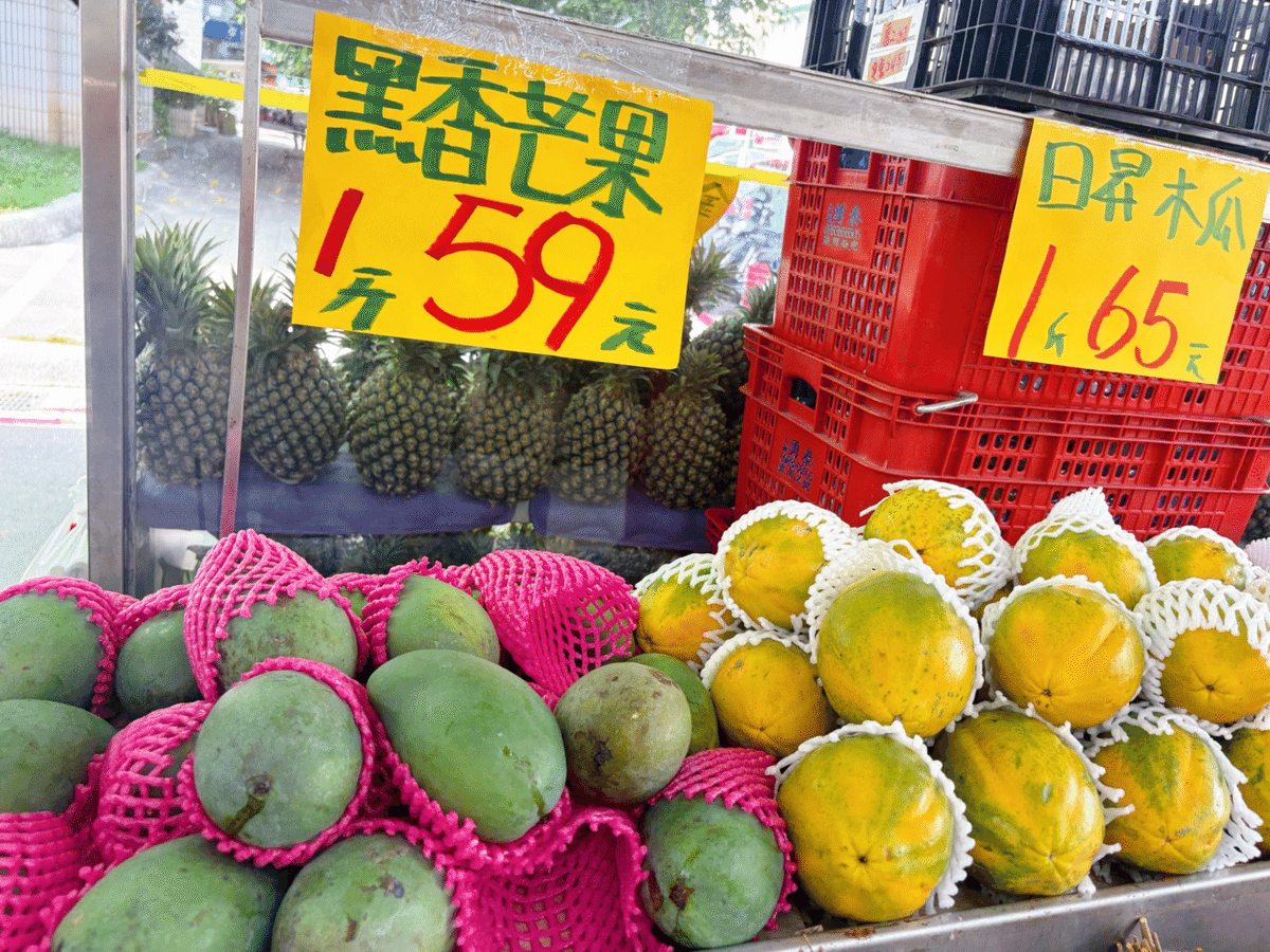 台湾旅行記【龍江水果行】中山区 愛文マンゴー 黒香マンゴー 高粱酒