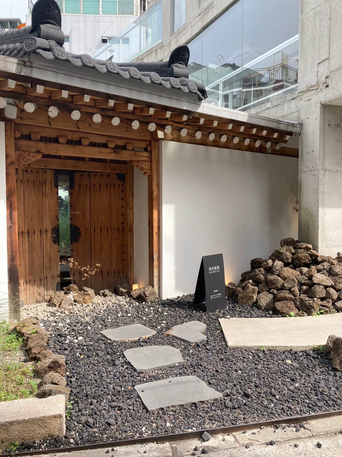 韓流道 年末ソウル【弘大】申李道家/신이도가 ホンデの韓屋カフェ : kirana