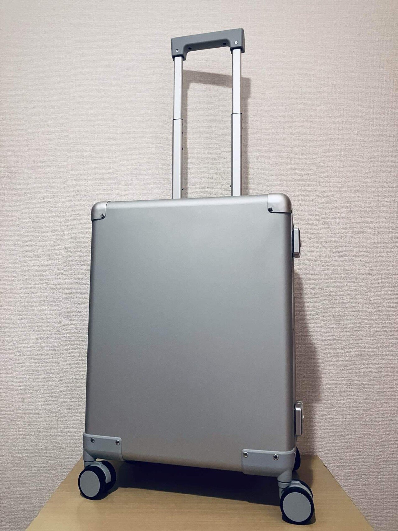 【新品未使用】Magne スーツケース 世界初】マグネシウム製スーツケース「Magne Suitcase」登場。強