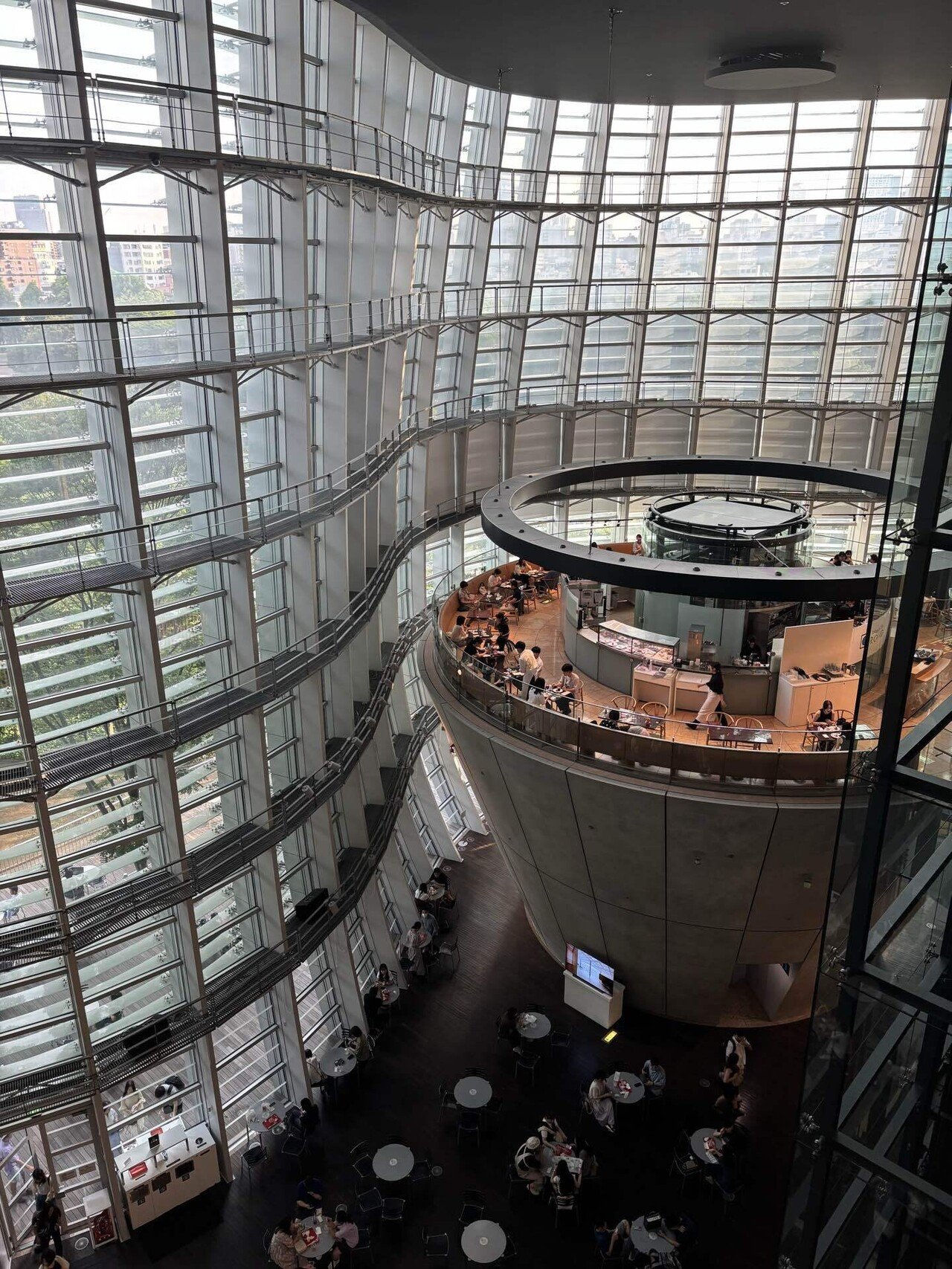 新国立美術館サロン・ド・テ ロンド｜cherie