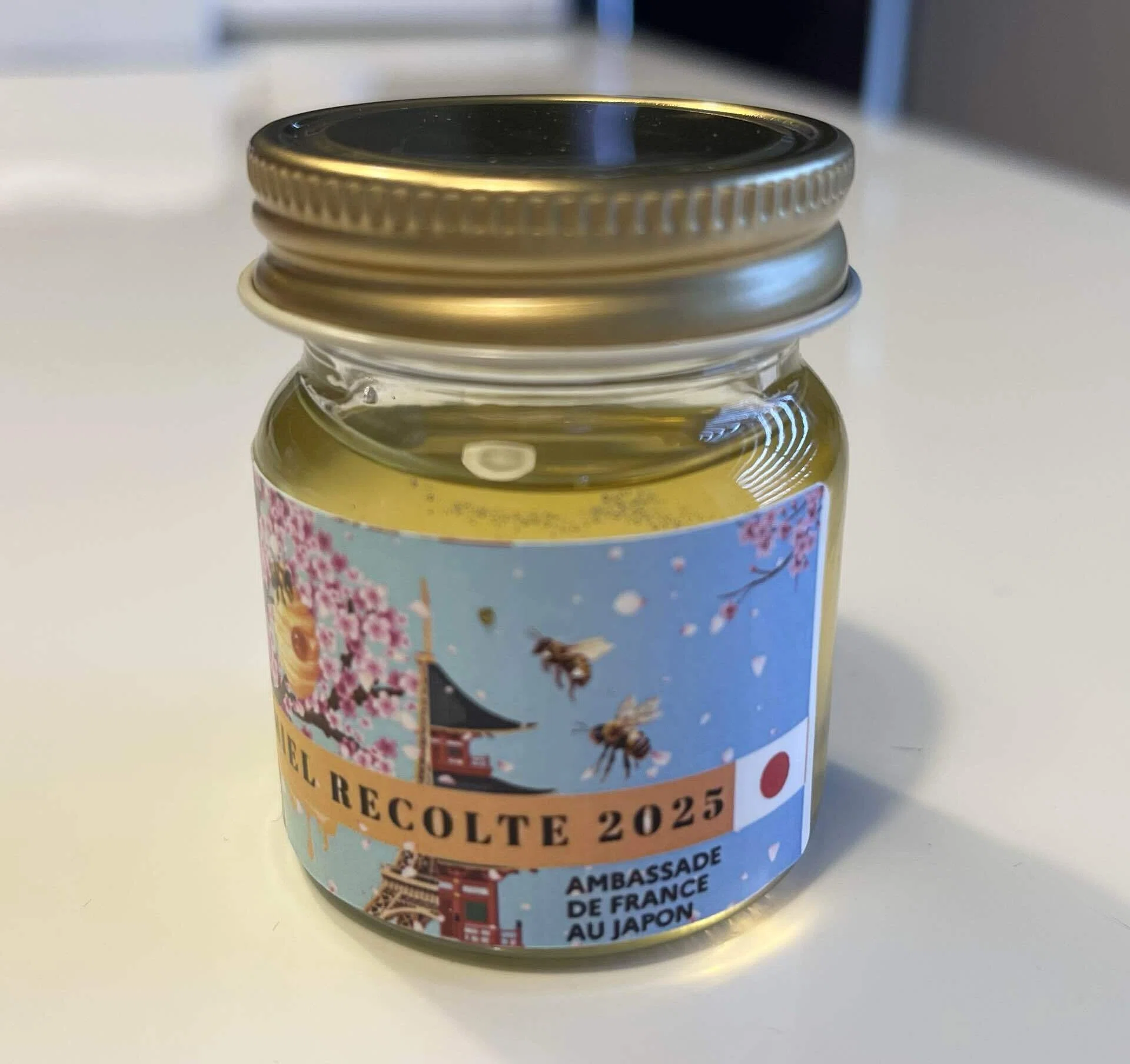 先日いただいた仏大使館の屋上で作られている蜂蜜（非売品です 
