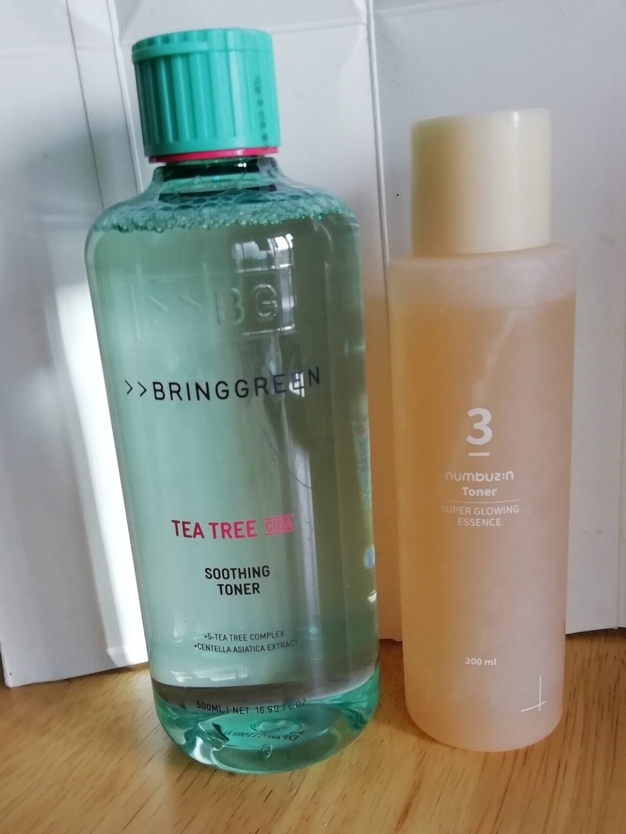 基礎化粧品がなくなってきたので 買い足ししました 韓国コスメに3年前からハマって それ以降ずーっと使ってる 画像向かって緑色のボトルが  化粧水でメーカーは ブリングリーンのトナー 乾燥しやすいのでたっぷ｜大福