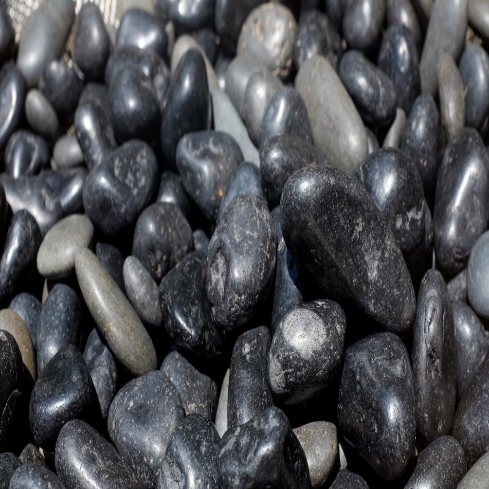 北海道産那智黒石です。 那智黒石とそれっぽい輸入石材。｜渡来 徹 | 花道家