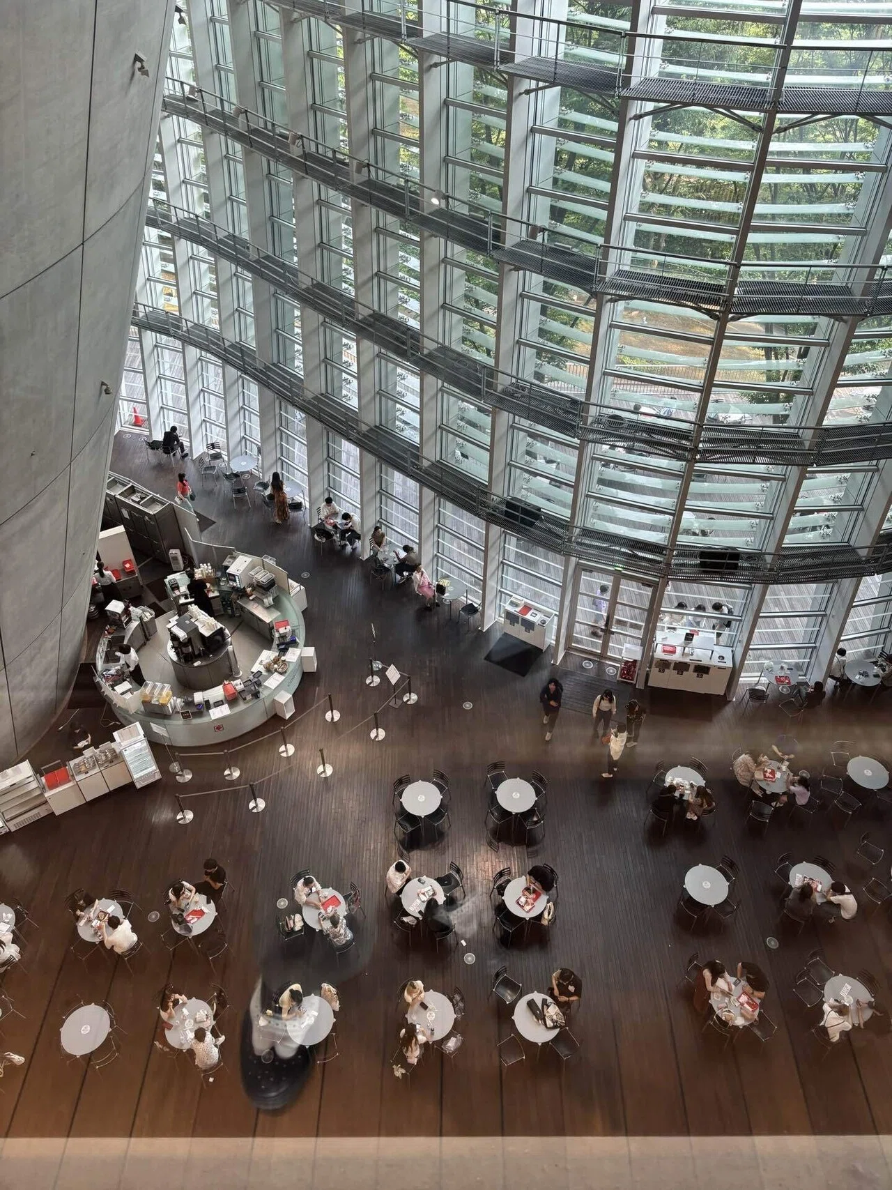 新国立美術館サロン・ド・テ ロンド｜cherie