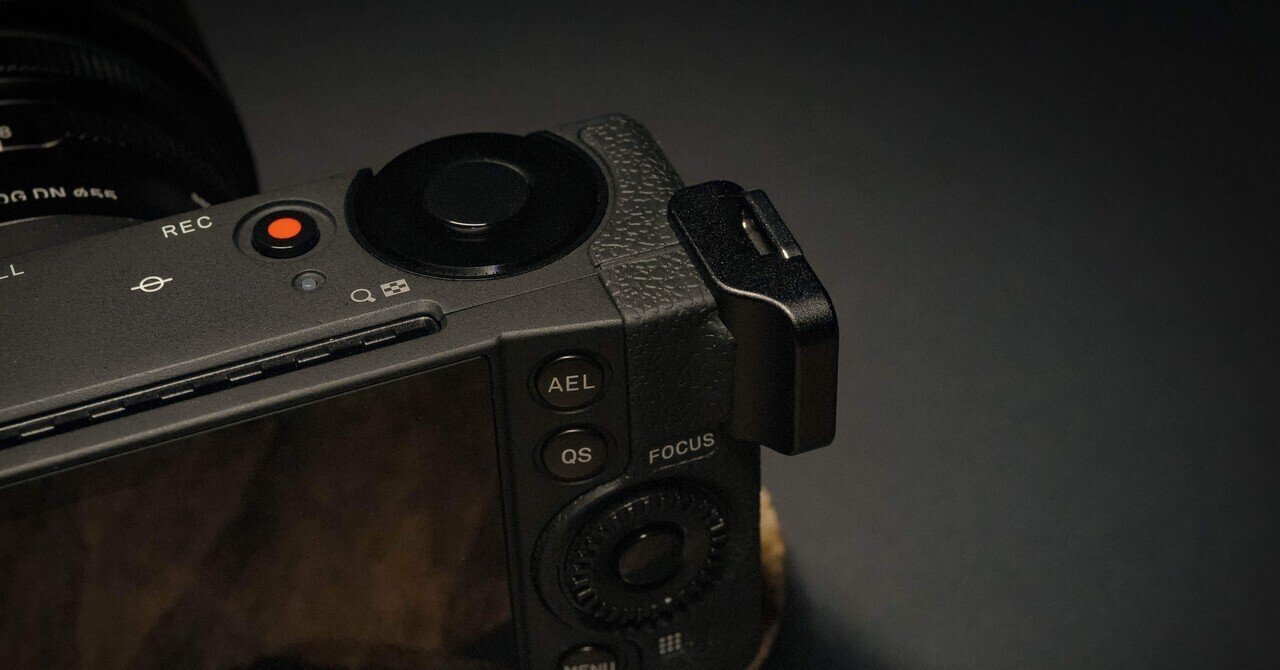 SIGMA DP2 Merrill ボディスーツ付き レビュー】ユリシーズ DP2 Merrill ボディスーツ｜プラナリア