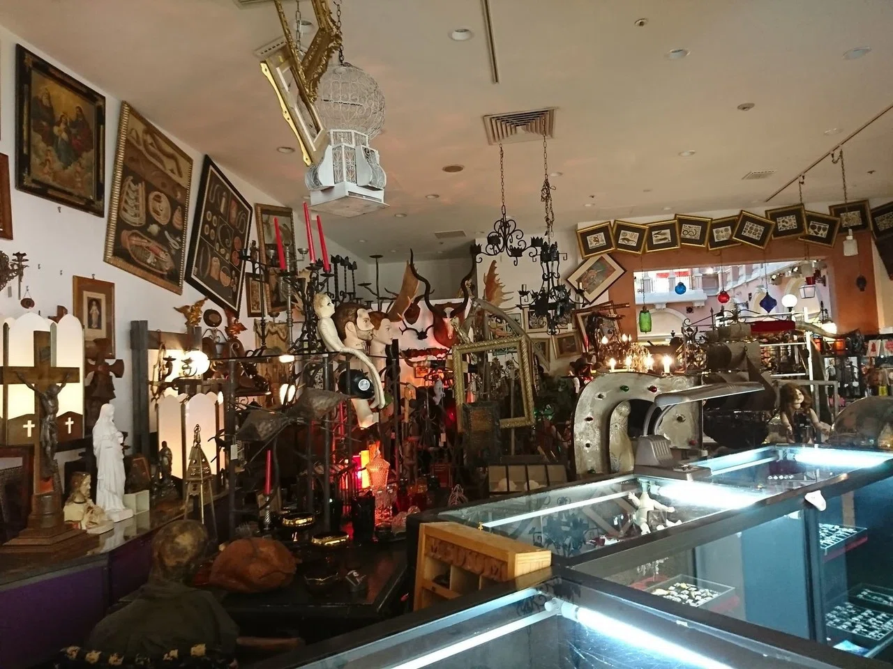 形から入る！ 秘密結社フリーメーソン専門店「M」潜入で入会のヒントを