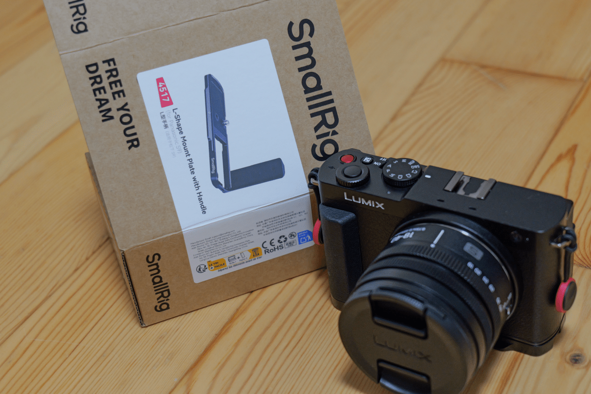 LUMIX - LUMIX S9 + S26mm + SmallRigグリップ+非売品ストラップ 新製品】LUMIXと共同設計のSmallRig LUMIX S9用アクセサリーエコ