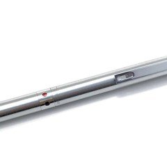 金属の質感も素晴らしい廣瀬鐡筆堂の双頭式芯ホルダーです。軸のえぐれ