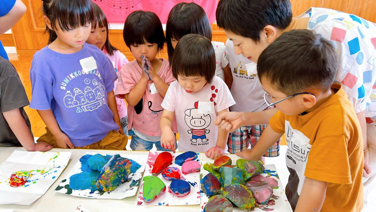 石のアート🎨」須崎保育園×出張Atelier for KIDs｜Rin-Atelier for