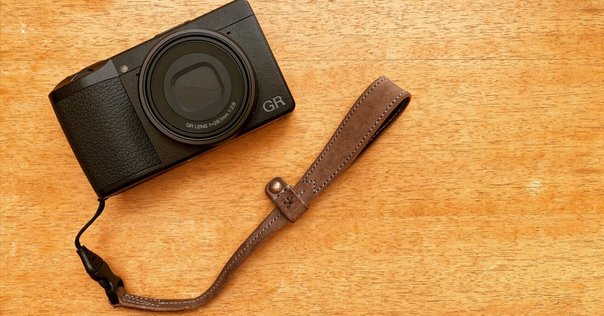 【極美品】RICOH GRIII 予備バッテリー+チャージャー+専用ケース 3Dモデル配布】RICOH GRIII/GRIIIx専用バッテリーケース。予備