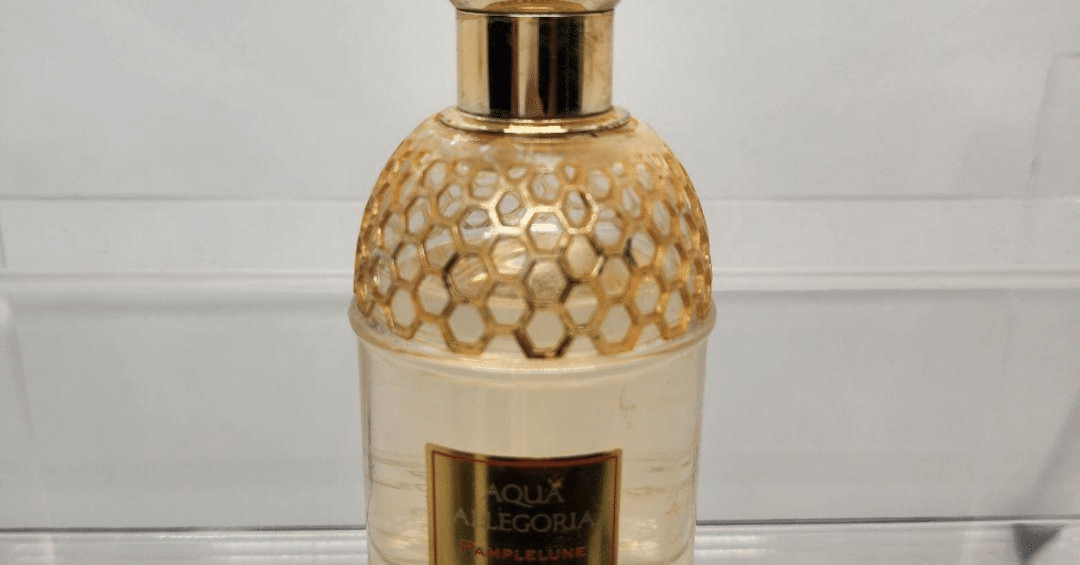 GUERLAIN アクア アレゴリア パンプルリューヌ - 伝説的傑作の深層 -｜翼