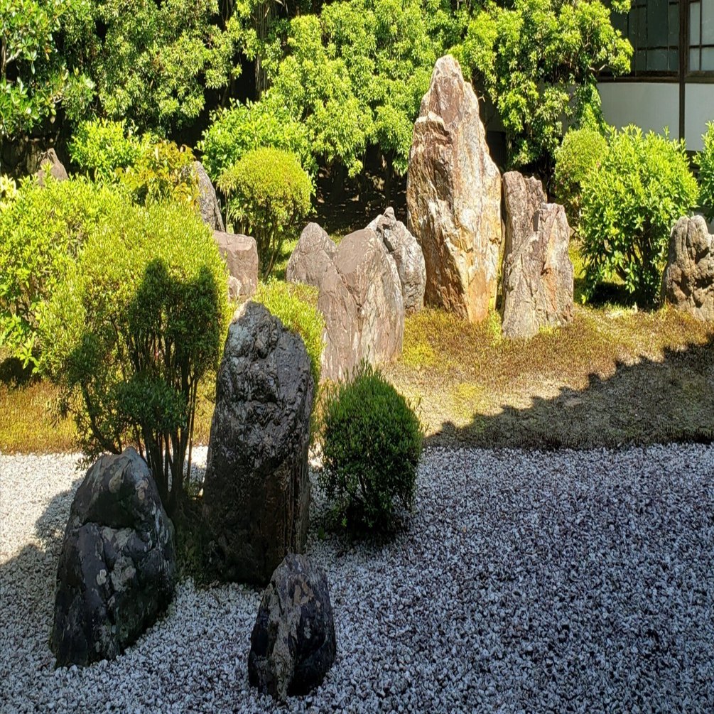 春日大社・貴賓館にある重森三玲の2つの庭園｜ひばりん