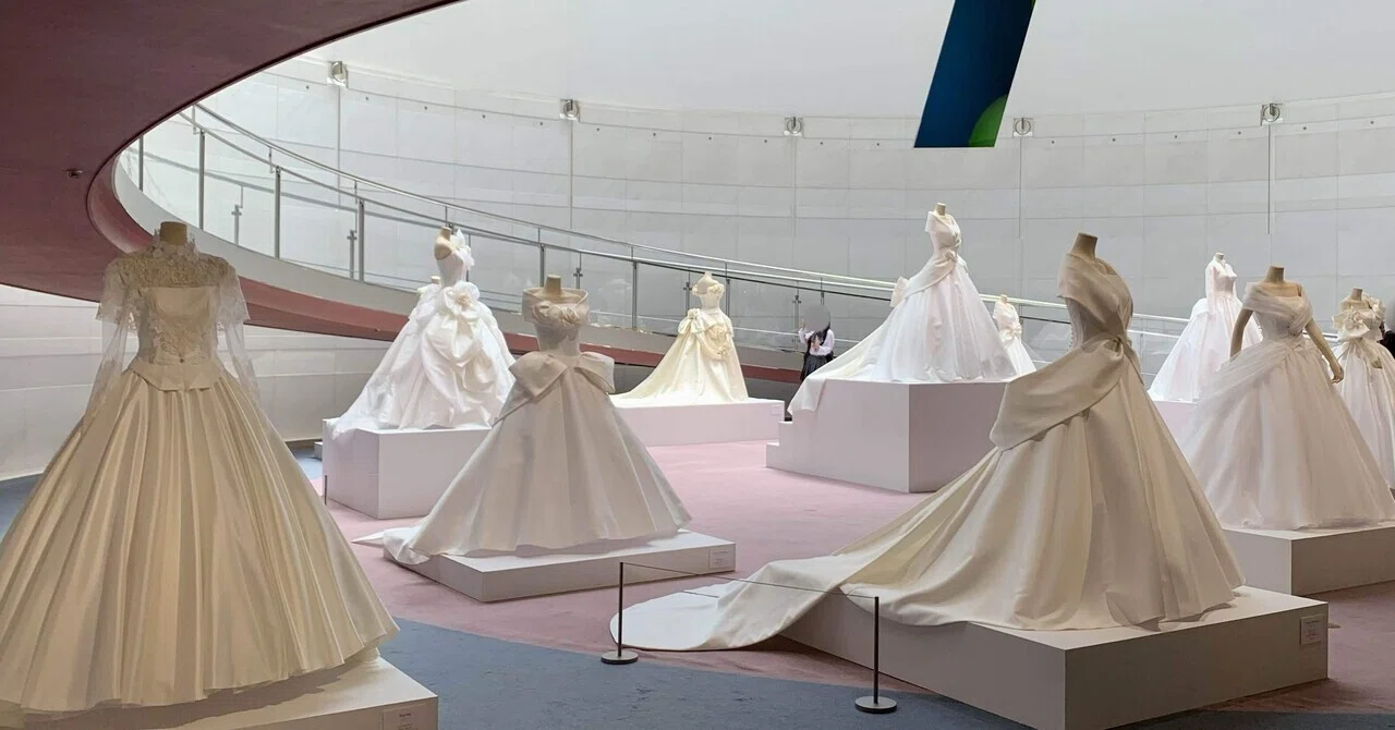 エマ理永展──“動く彫刻”としてのドレス｜taki
