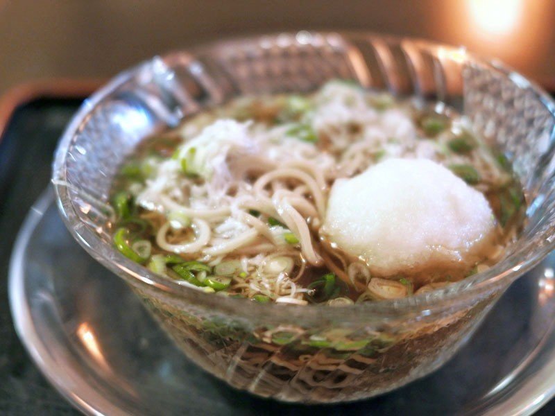 冷たい釜揚げしらす蕎麦|サカキシンイチロウ 冷たい釜揚げしらす蕎麦|サカキシンイチロウ