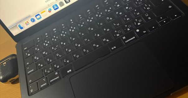 M4 Mac mini とキーボードと私｜まむふぉめーしょん