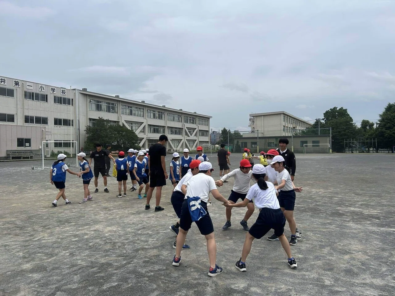 事業本部】由井第一小学校訪問｜中央大学学友会サッカー部[公式]