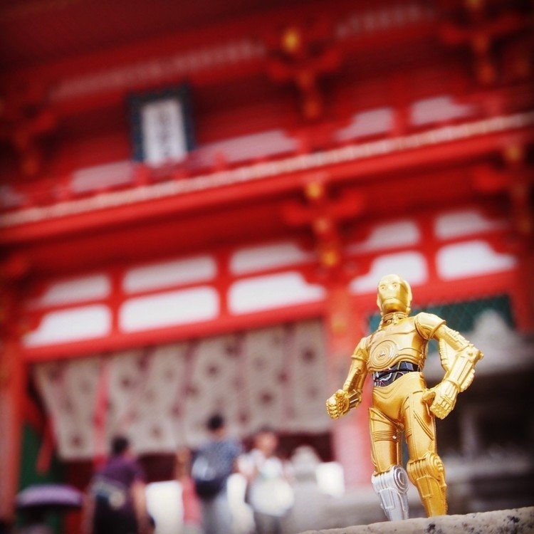 京都まで、1人でヒッチハイクした時のお供。C3PO。
ちなみに清水寺。