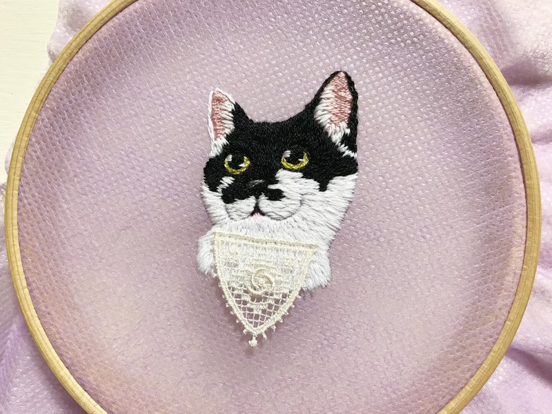刺繍過程 オーダー頂いた刺繍ブローチの猫に衣装を着せる Yuki Note 刺繍過程 オーダー頂いた刺繍ブローチの猫に衣装を着せる Yuki Note