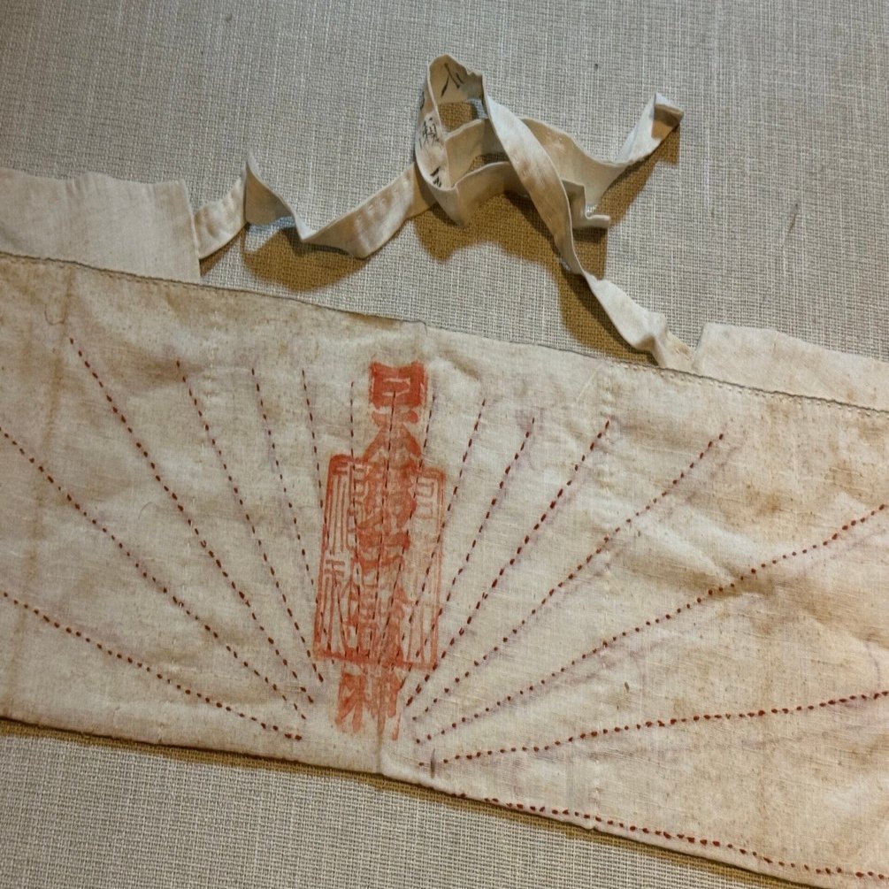 兵士の武運長久を祈って作られた「千人針」のはらまきですが、中には