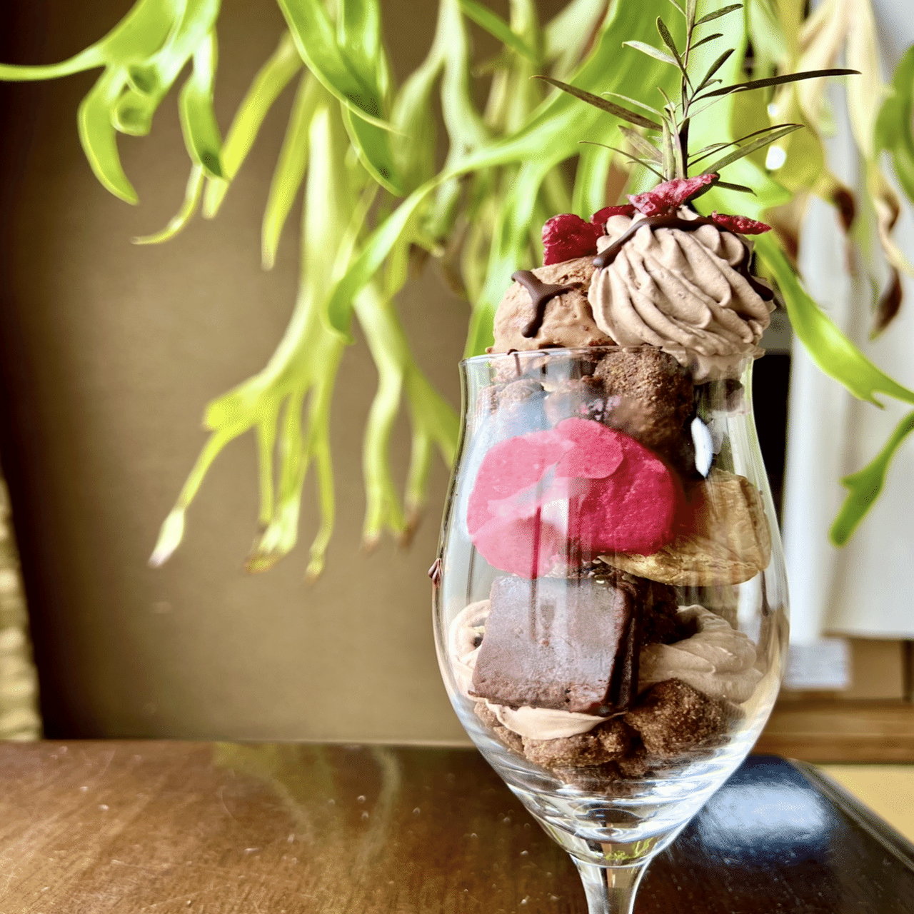 スプーンを入れて初めて気づく、パフェの本当の魅力。｜てっしーの