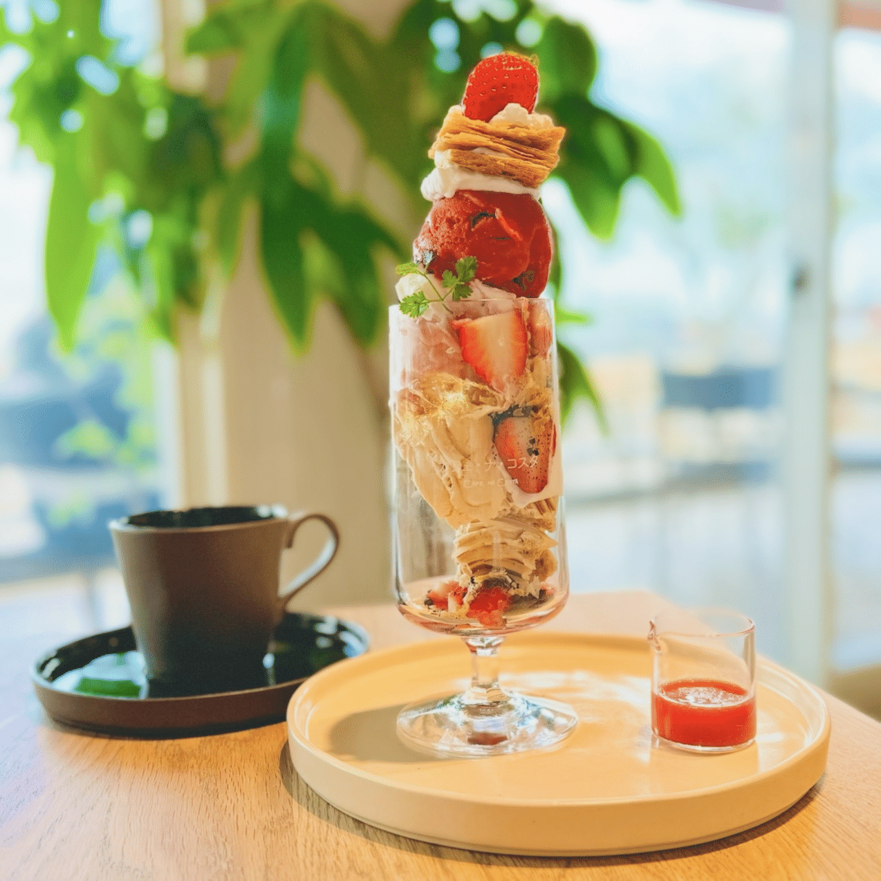 スプーンを入れて初めて気づく、パフェの本当の魅力。｜てっしーの