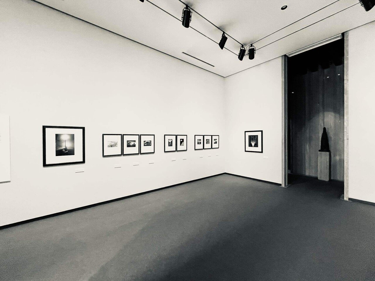 マイケル・ケンナ 旅の記憶展｜何必館・京都現代美術館｜芝田真一