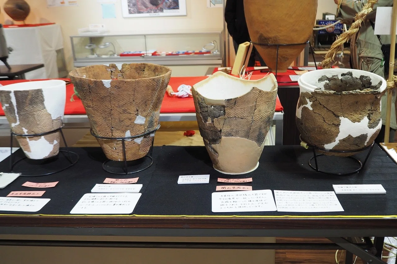 黒浜式と関山式のふるさとの素晴らしい土器たちー蓮田市文化財展示館
