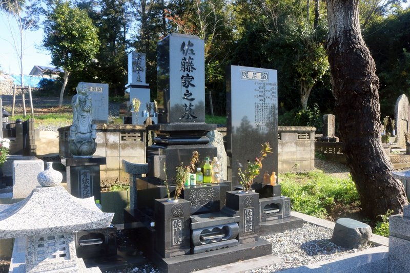 【写真４】蛇田の土和田山墓地にある佐藤家の墓