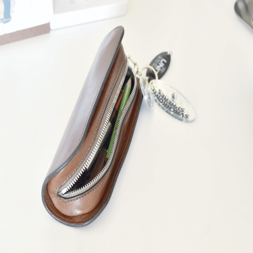 デブ・ペンケースⅥ｜歌唱