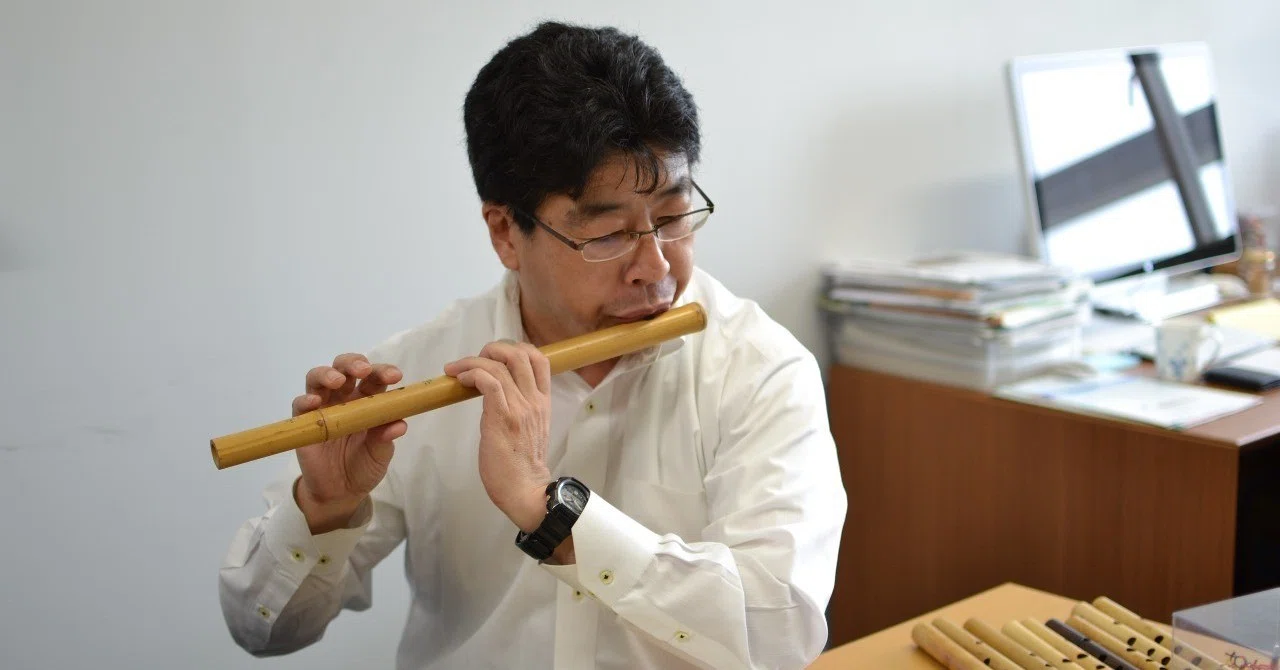大学教授とベンチャー企業経営の傍ら、手作りの東風笛（こちぶえ・竹製 