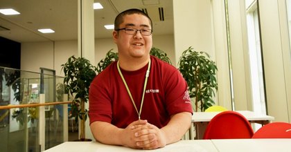 図書館から、ありがとうをこめて—勤労奨学生・小河原直樹さんのラストブックフェア