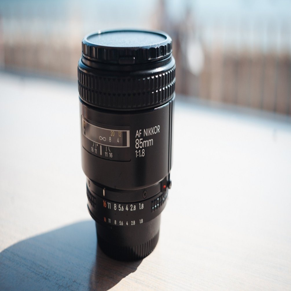 Ai AF Nikkor 85mm F1.8S｜硝子窓
