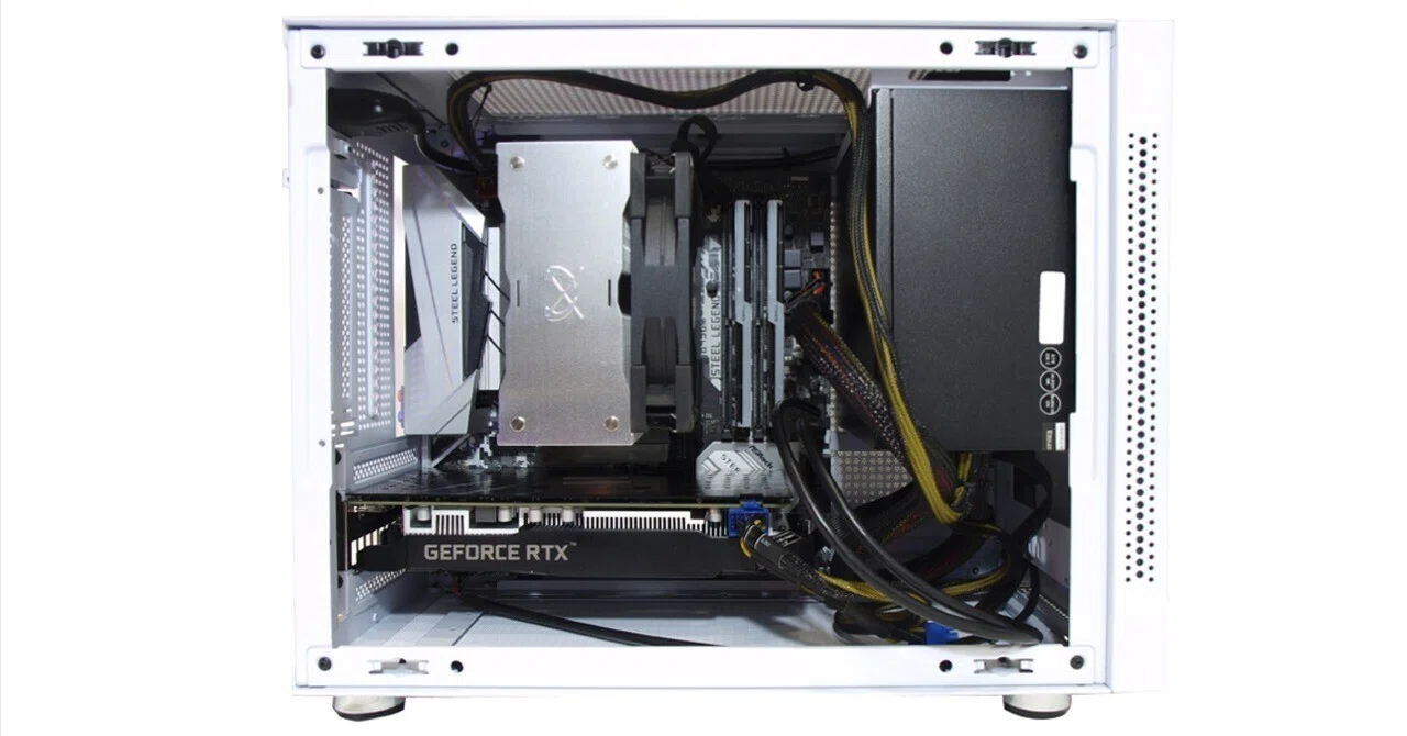 自作ゲーミングPC (5700X / 2070sp / 32GB / 500GB) 自作ゲーミングPC (5700X / 2070sp / 32GB / 500GB)